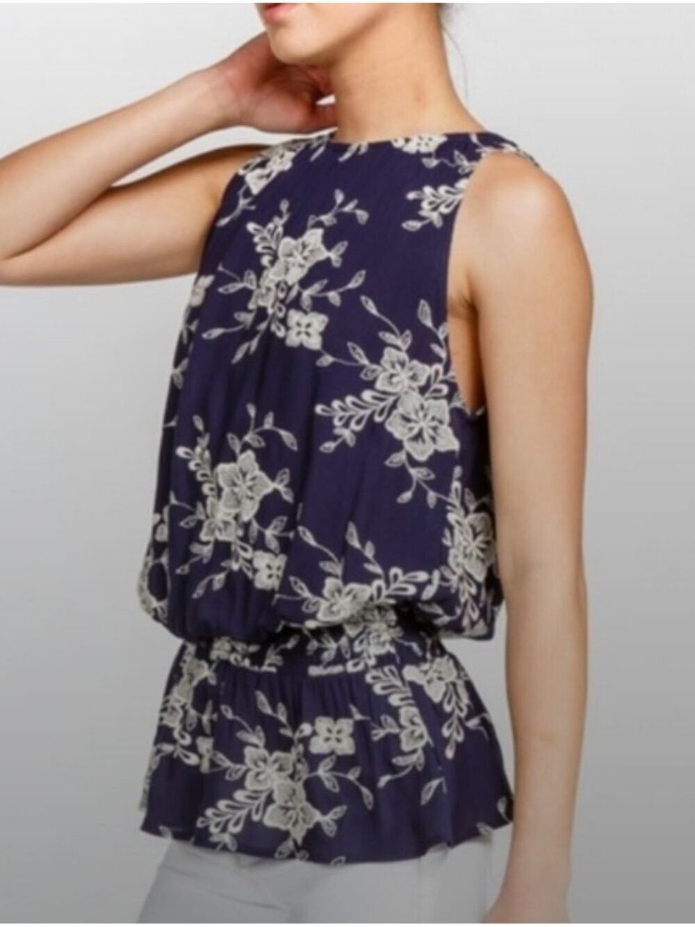 Cherish Blue With White Floral Boho Style Print Sleeveless Size Large Top